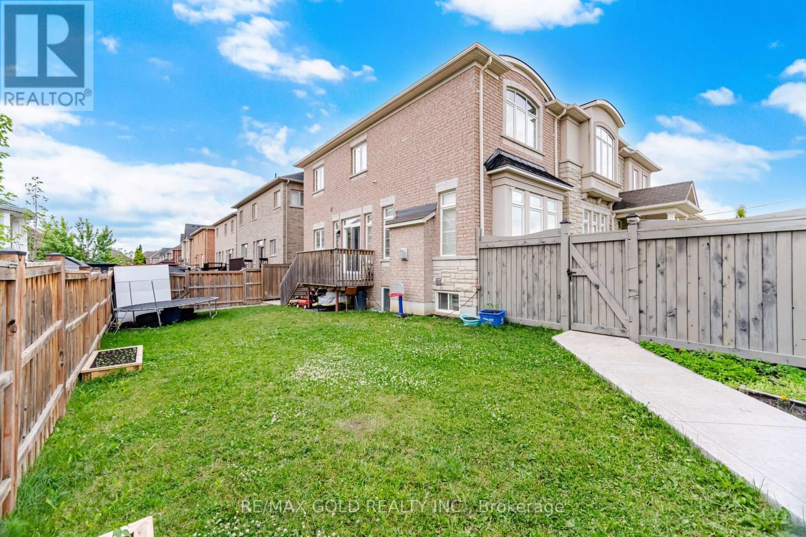 49 SQUIRE ELLIS DRIVE - 37