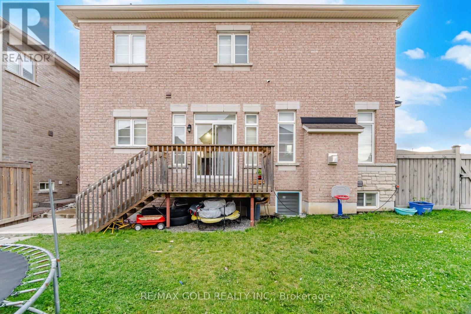 49 SQUIRE ELLIS DRIVE - 38