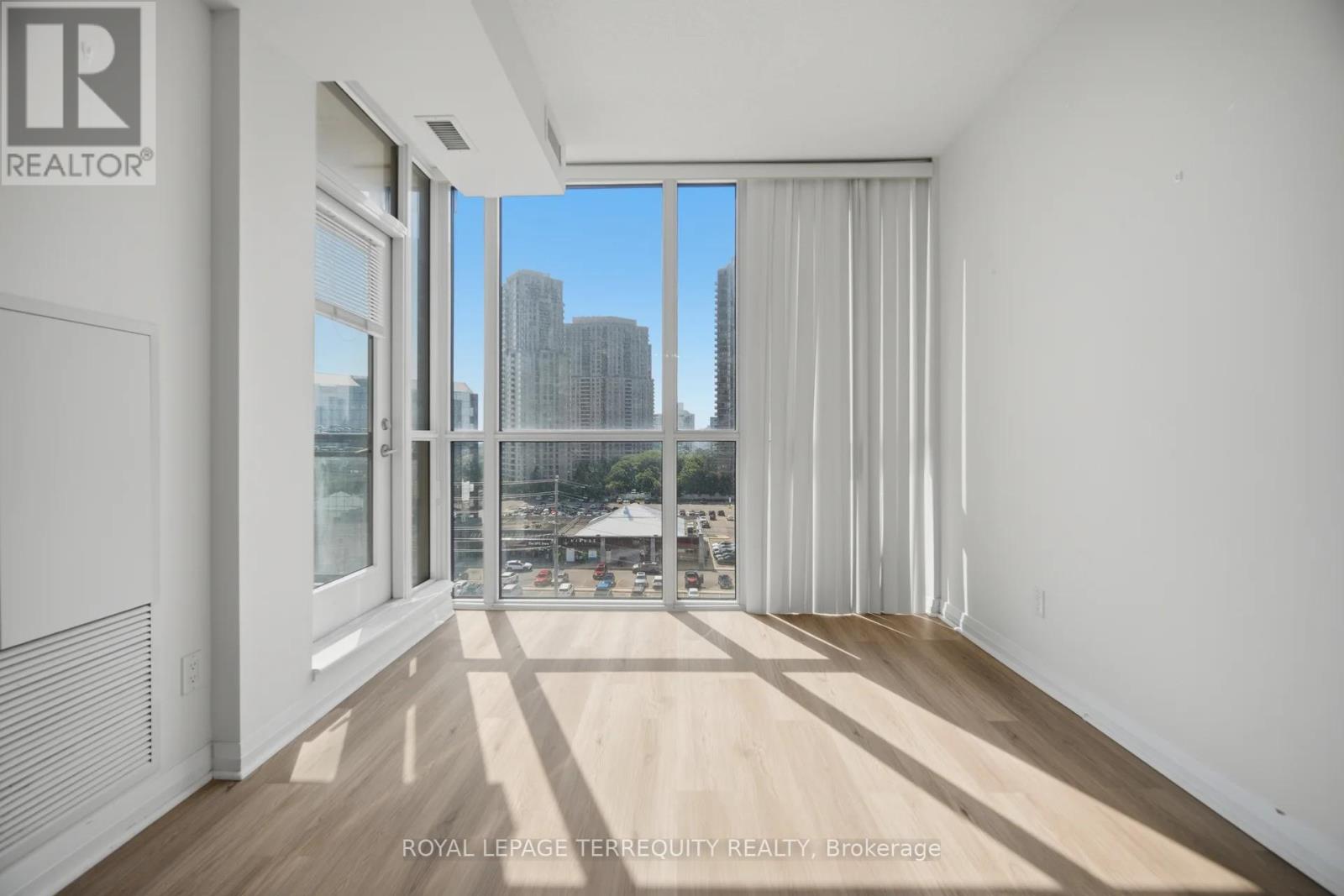 #703 75 EGLINTON AVENUE W - 15