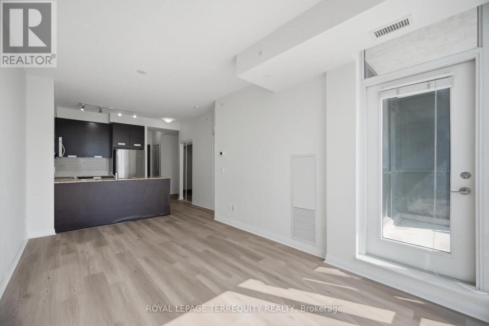 #703 75 EGLINTON AVENUE W - 17