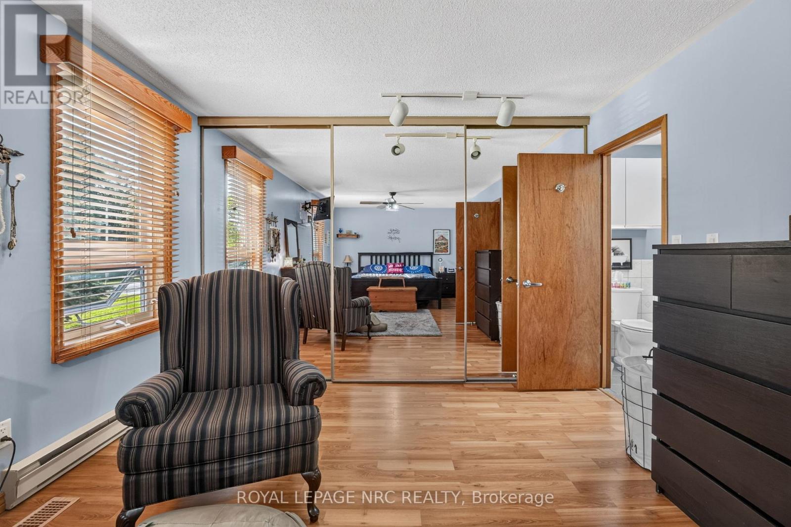 979 CRESCENT ROAD - 30