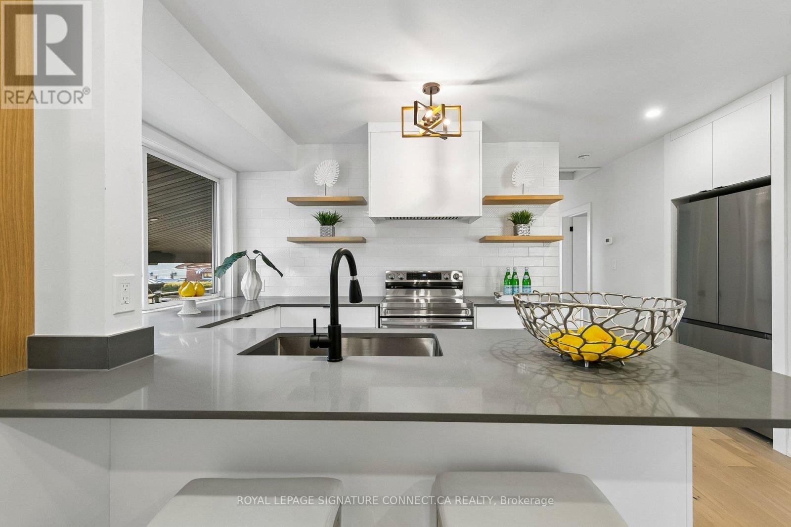 15 COLONIAL COURT - 4