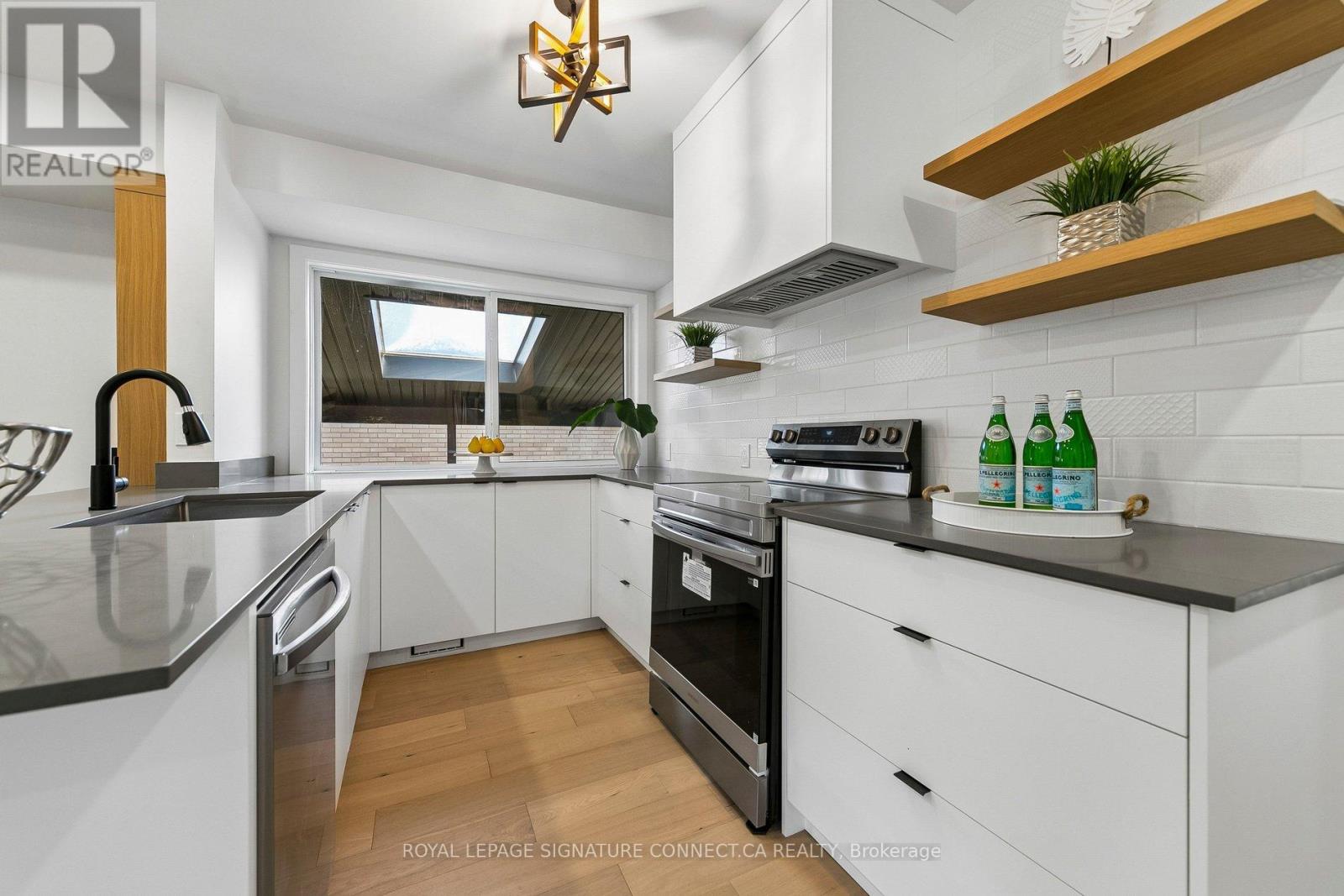 15 COLONIAL COURT - 5
