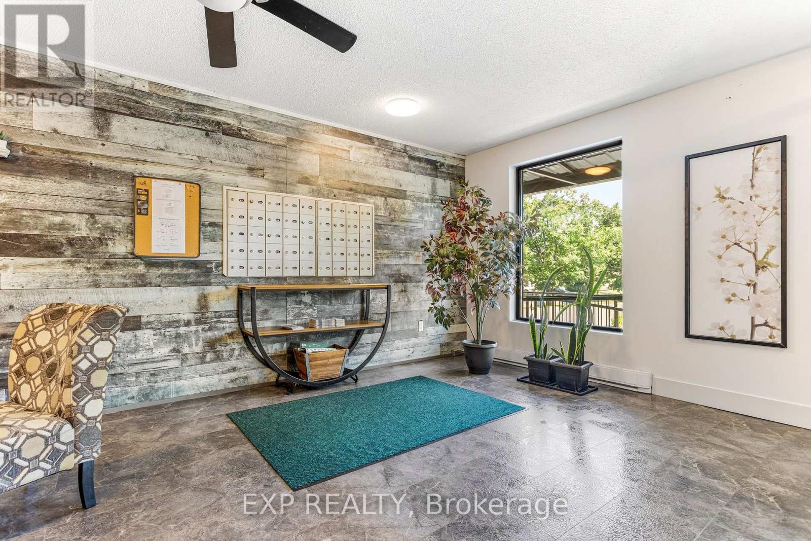 #211 4209 HIXON STREET - 4