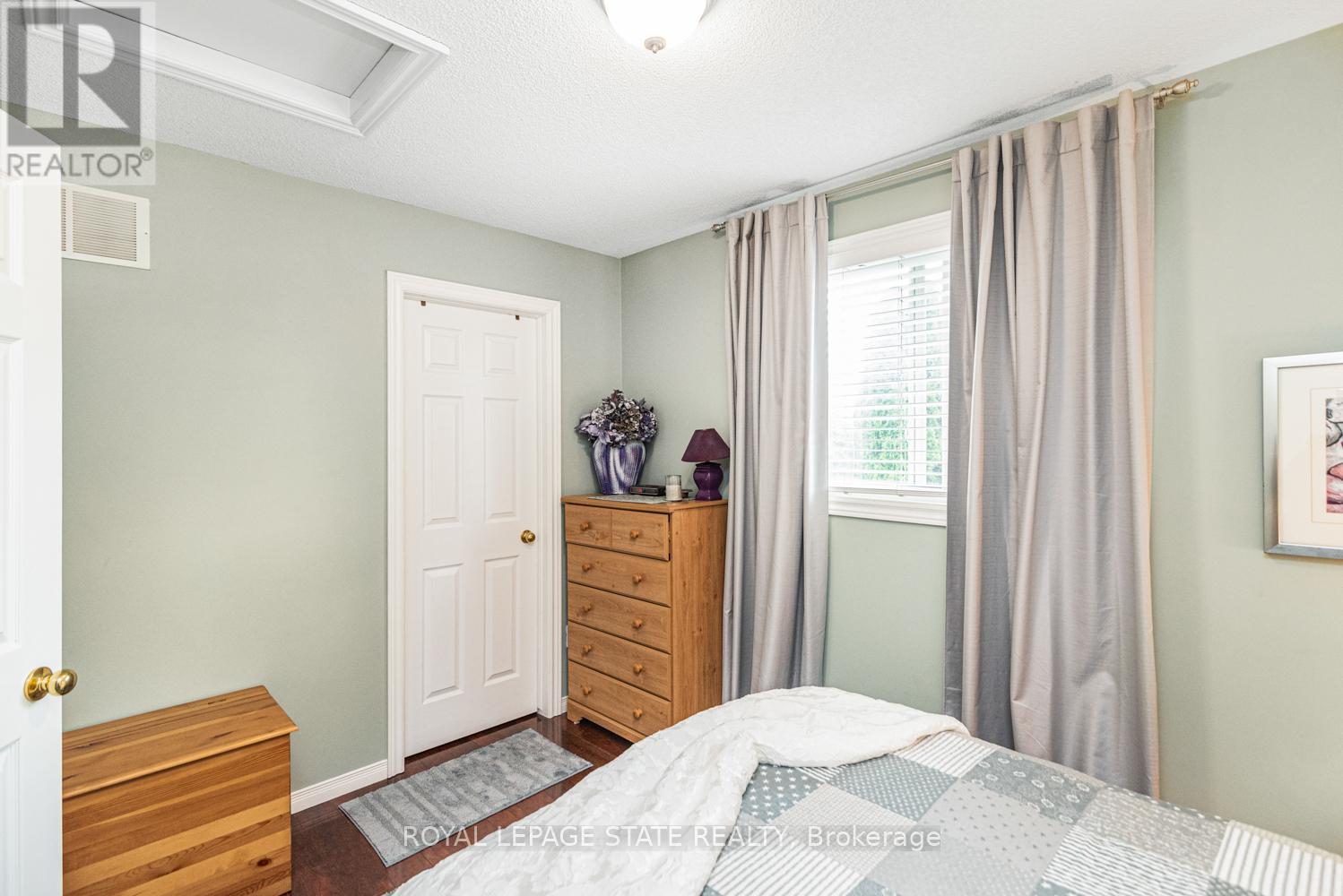 10 RICHVIEW DRIVE - 24