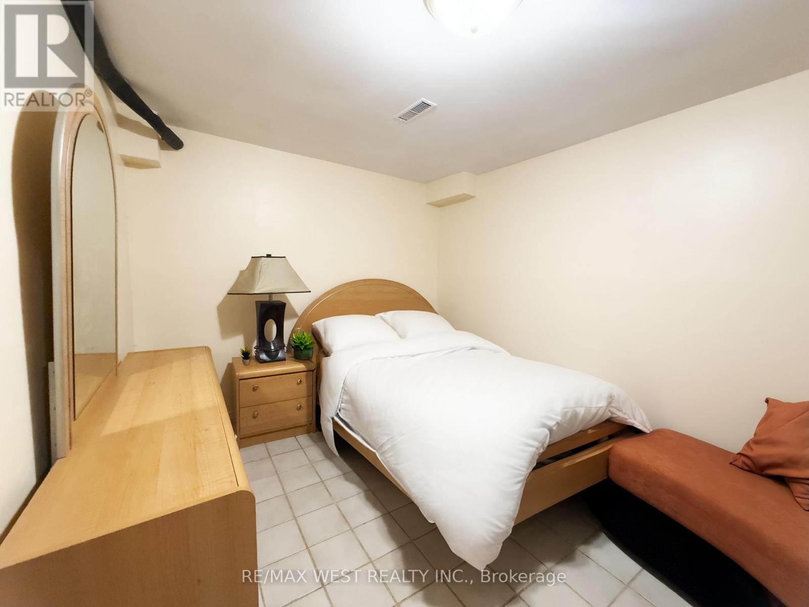 #3 19 GOSFORD BOULEVARD - 10