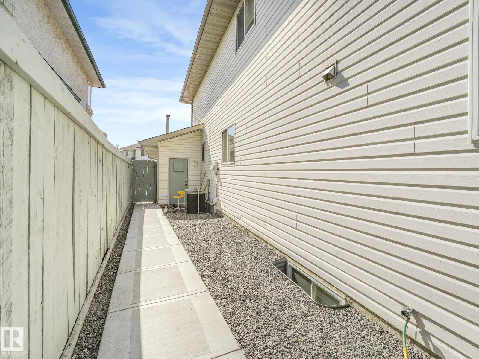 10336 178 AV NW - 55