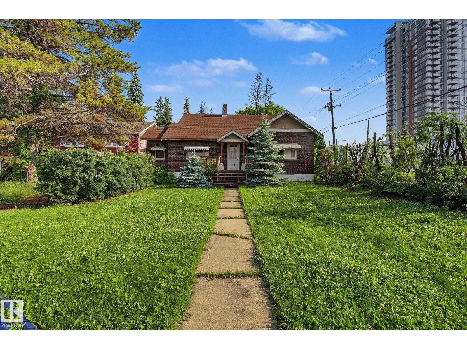 12424 & 12420 JASPER AV NW — photo 28
