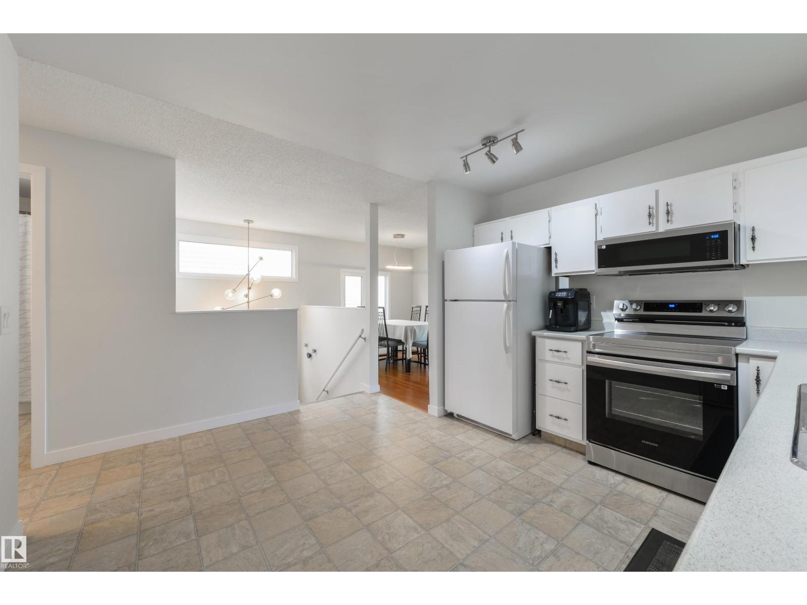 18423 96A AV NW - 11