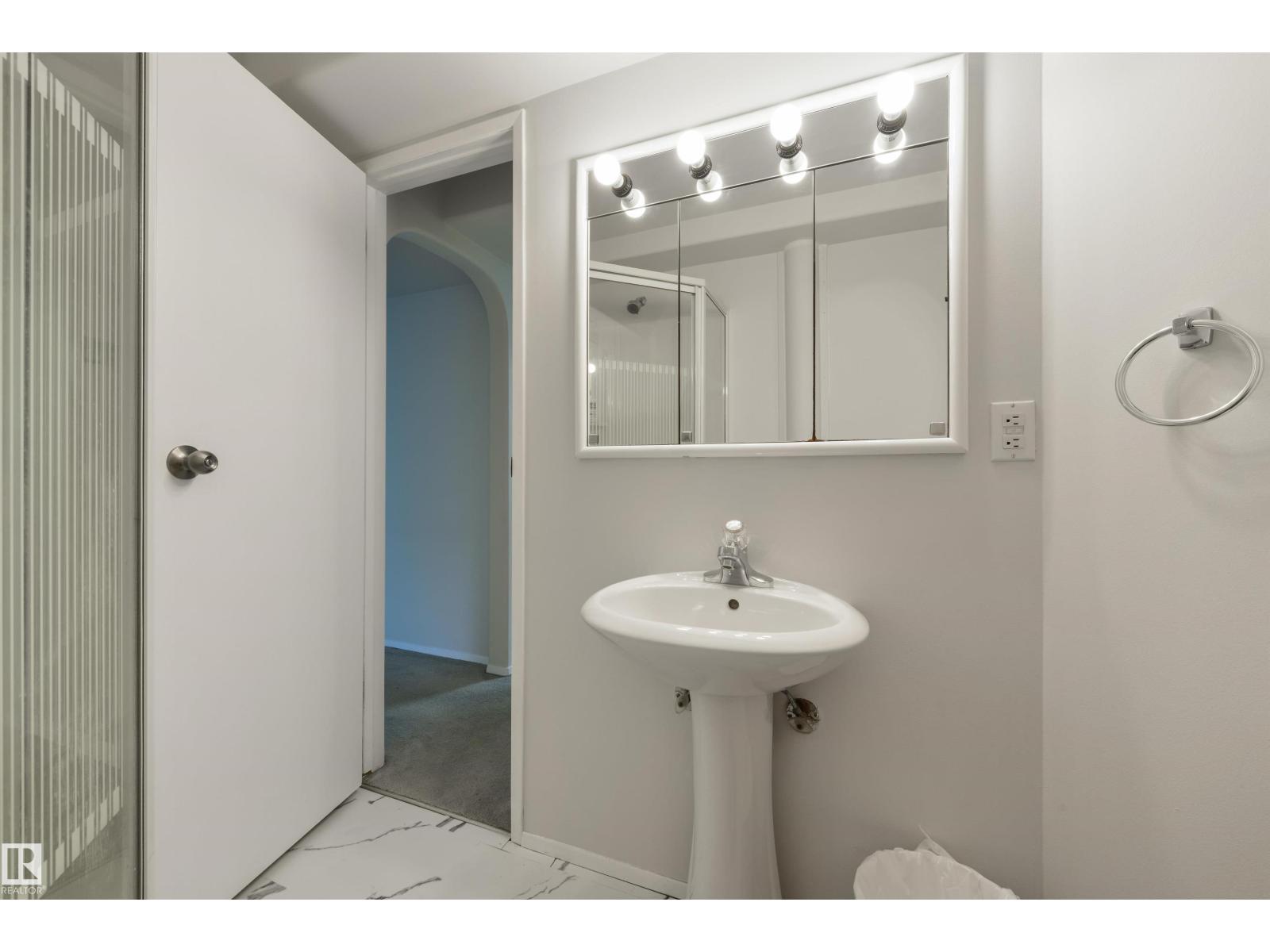 18423 96A AV NW - 27
