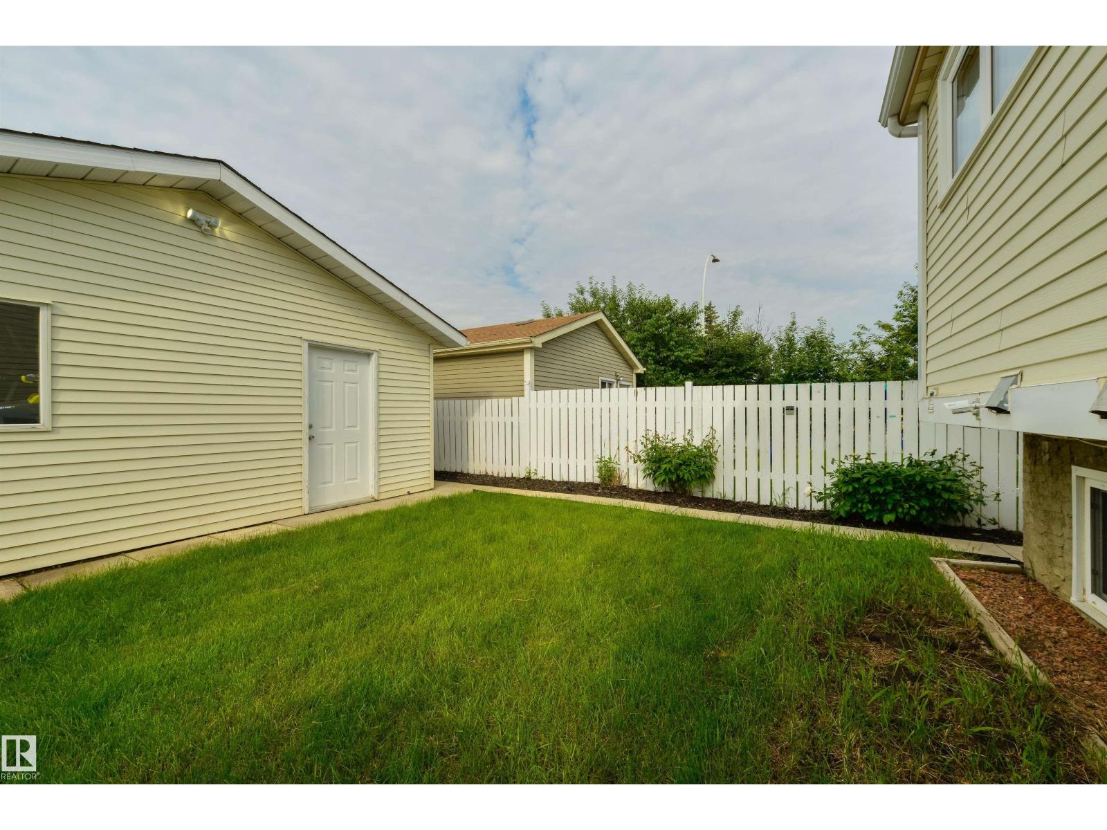 18423 96A AV NW - 30