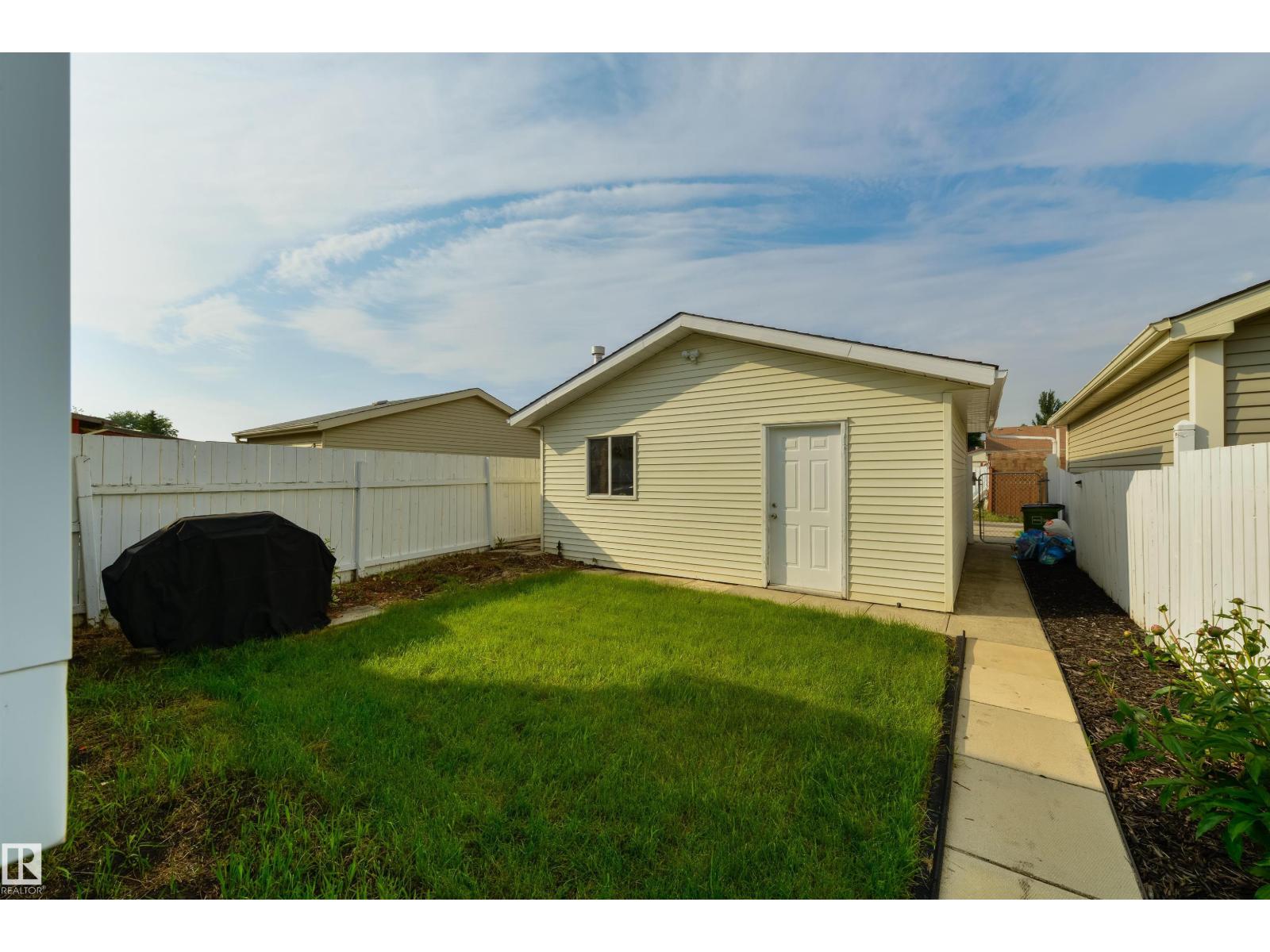 18423 96A AV NW - 31