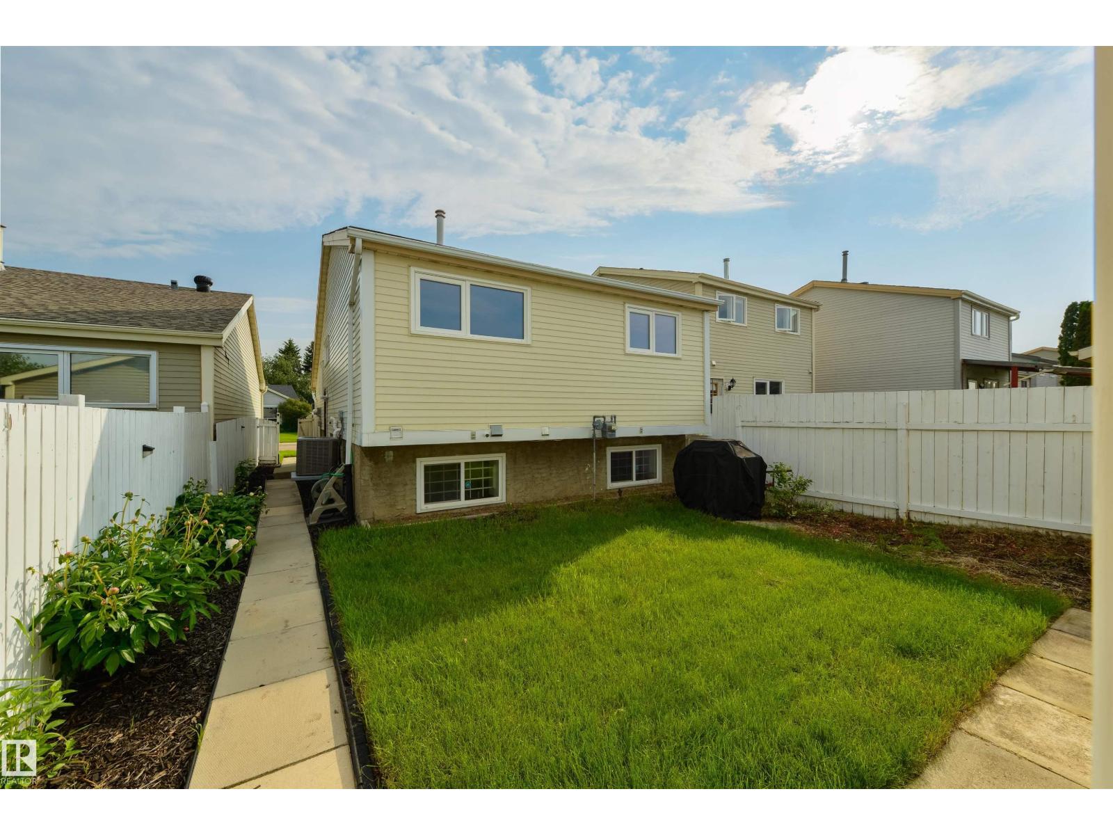 18423 96A AV NW - 32