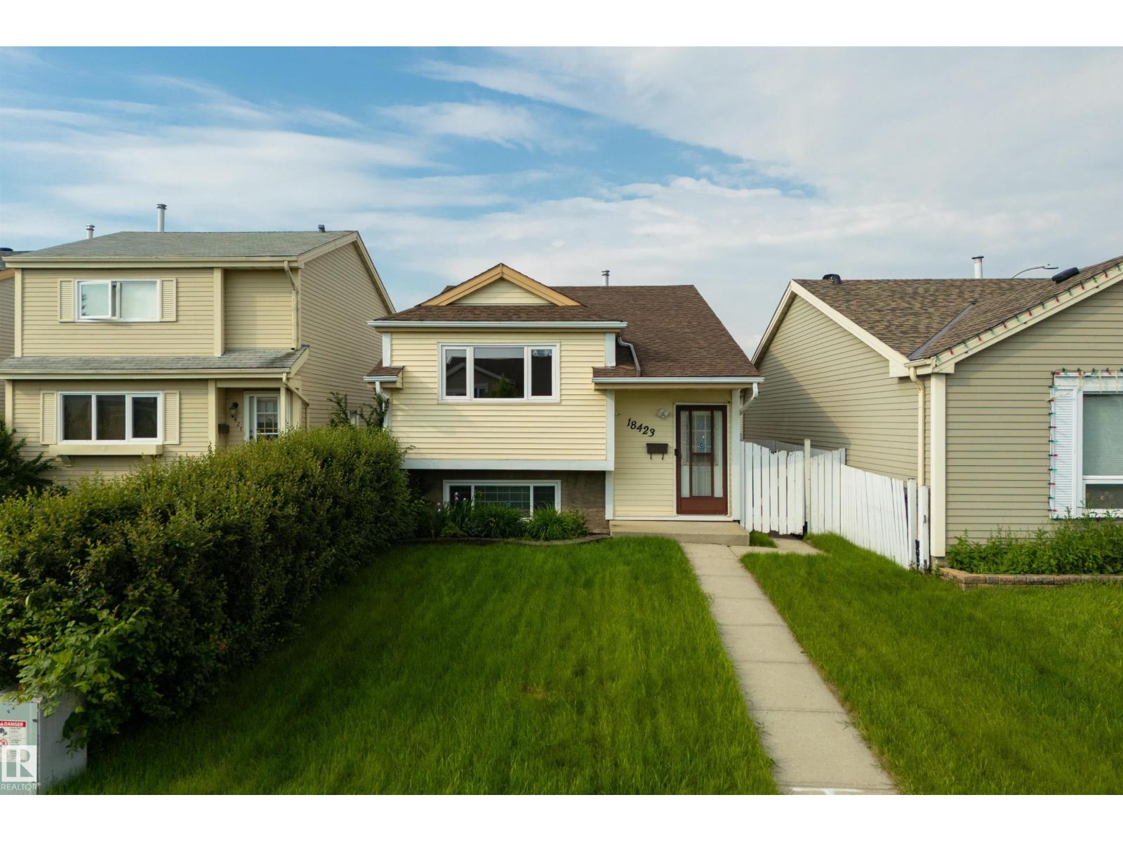 18423 96A AV NW - 33
