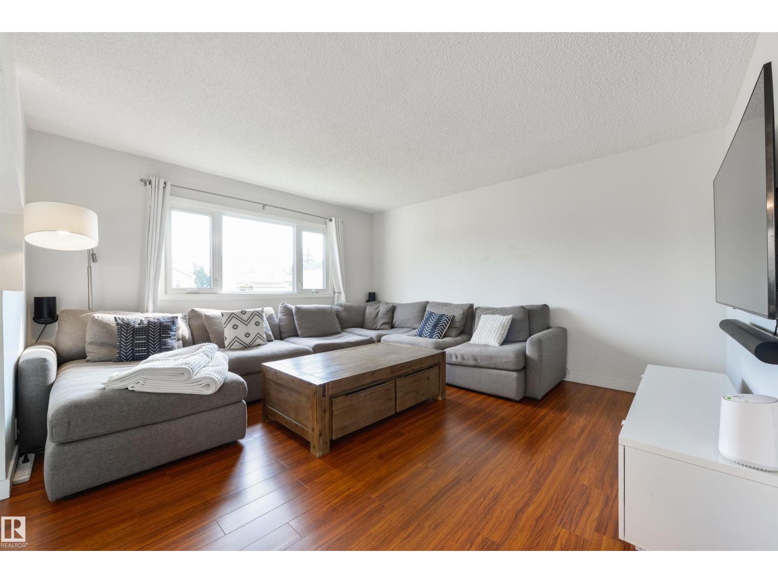 18423 96A AV NW - 4