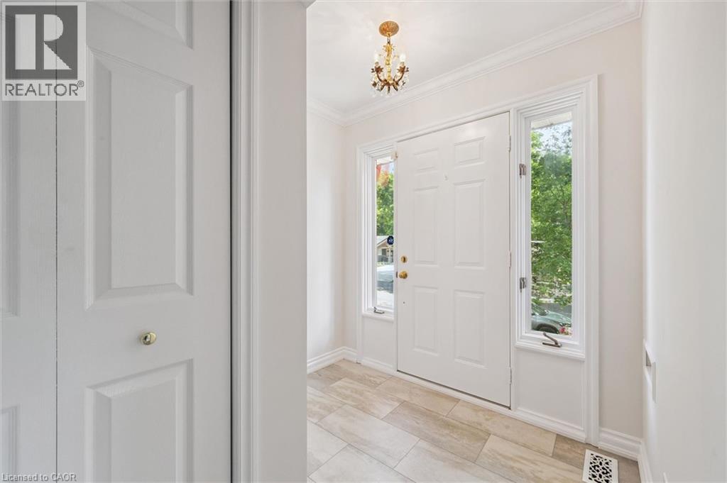 57 MAPLEWOOD Place - 9