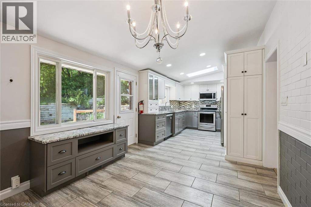 57 MAPLEWOOD Place - 13