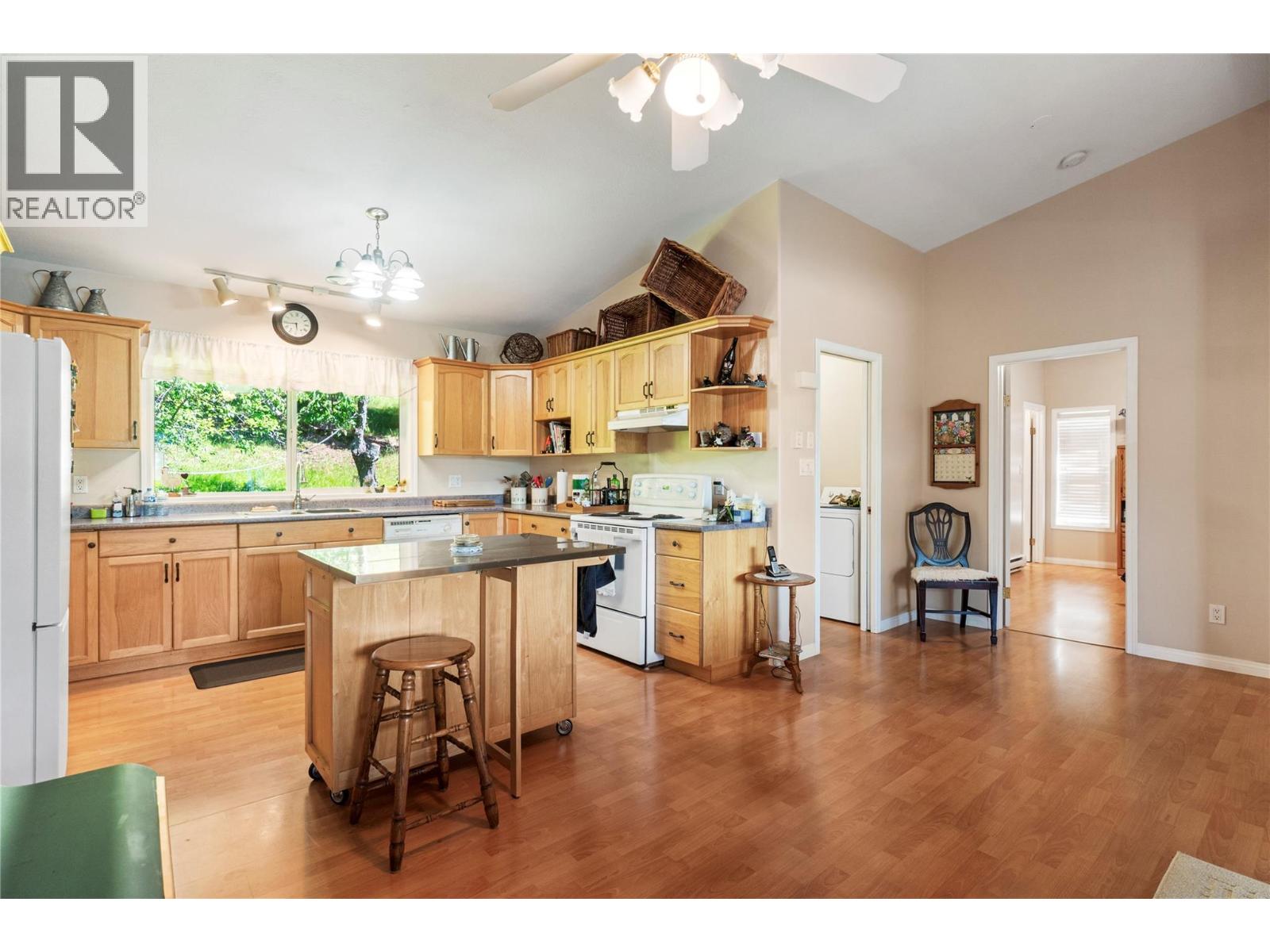 6297 Squilax-Anglemont Road - 31