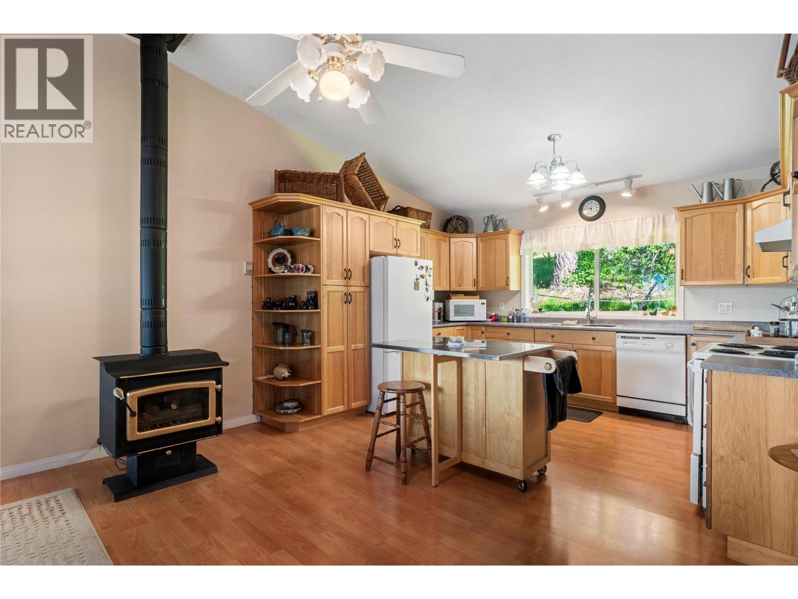 6297 Squilax-Anglemont Road - Image 29