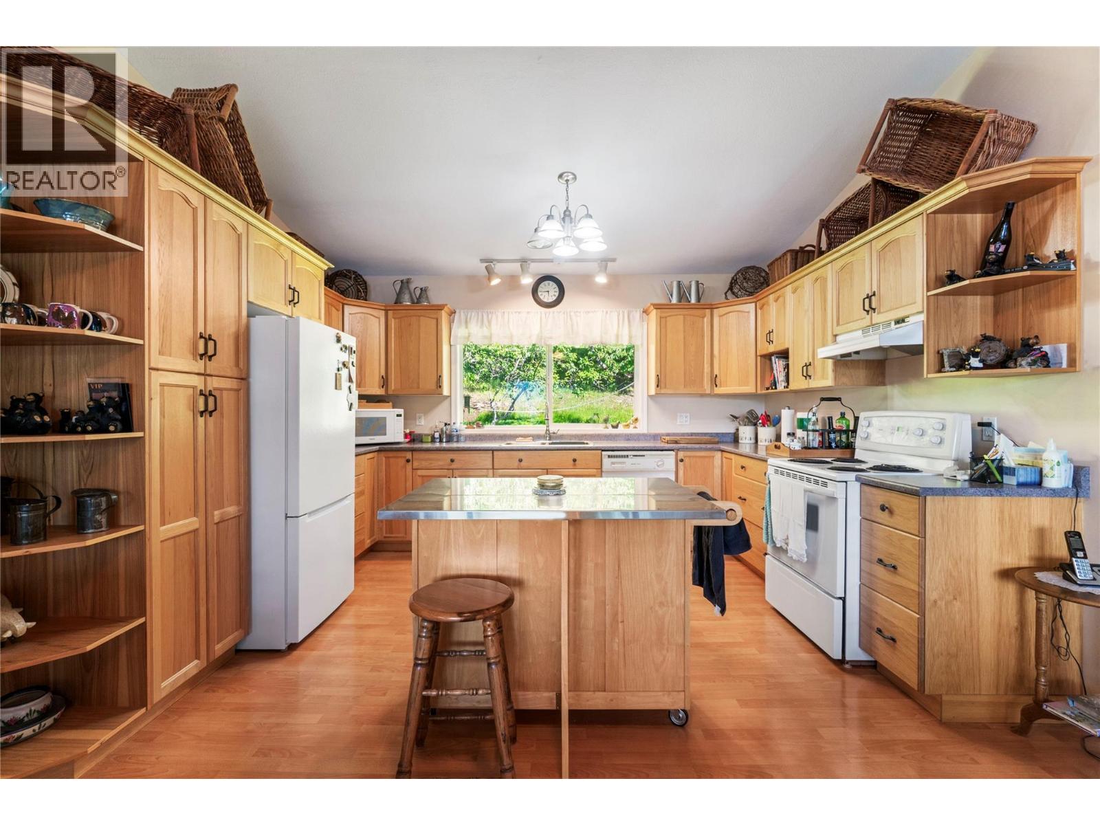 6297 Squilax-Anglemont Road - 30