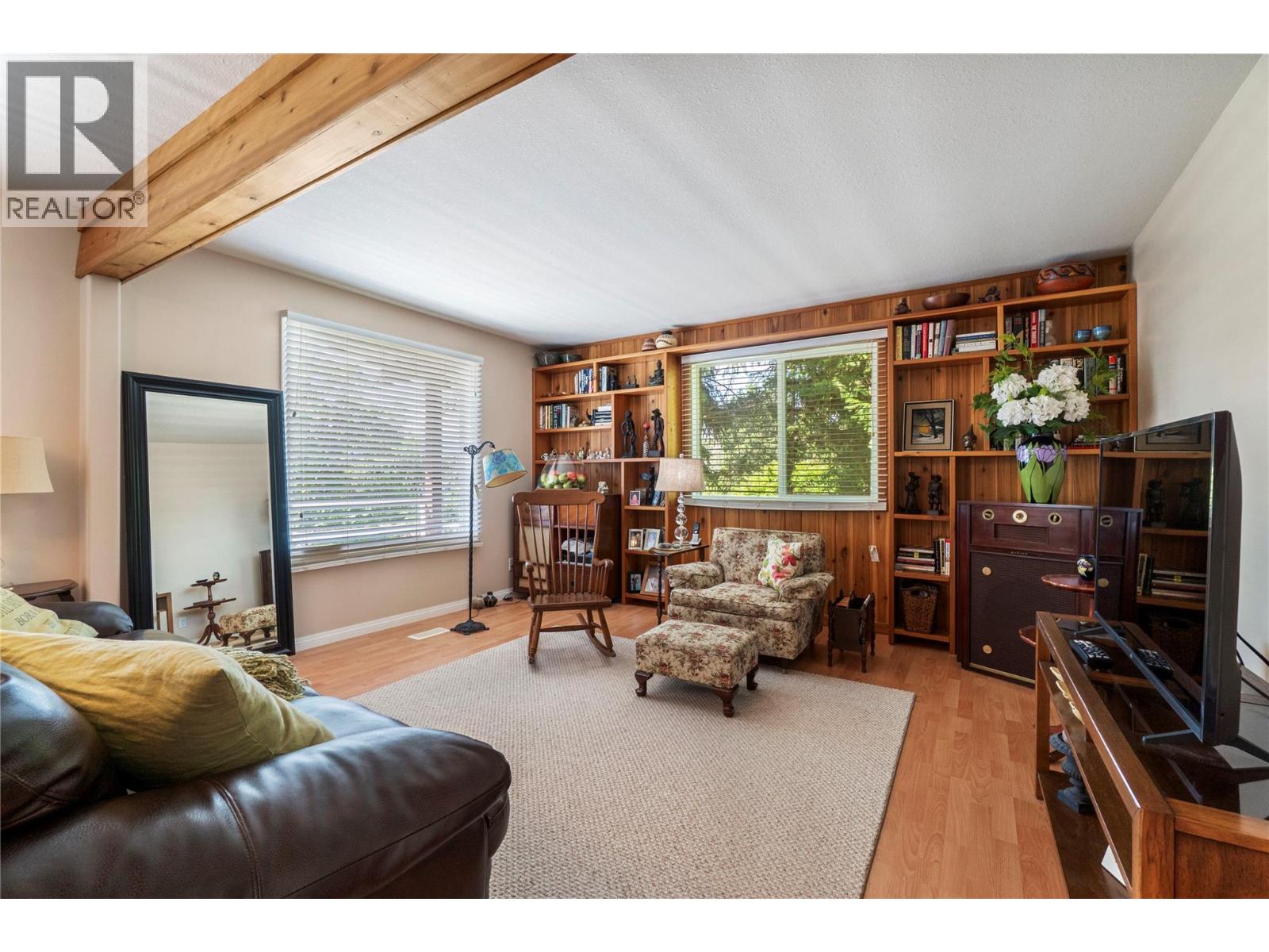 6297 Squilax-Anglemont Road - 41