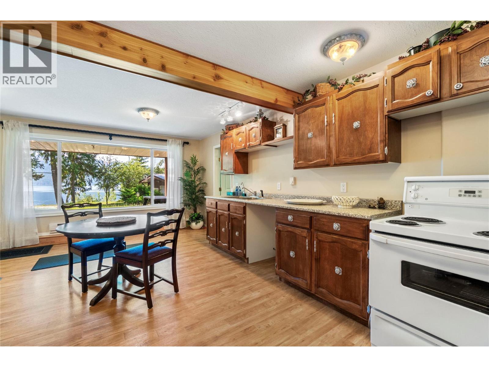 6297 Squilax-Anglemont Road - 58