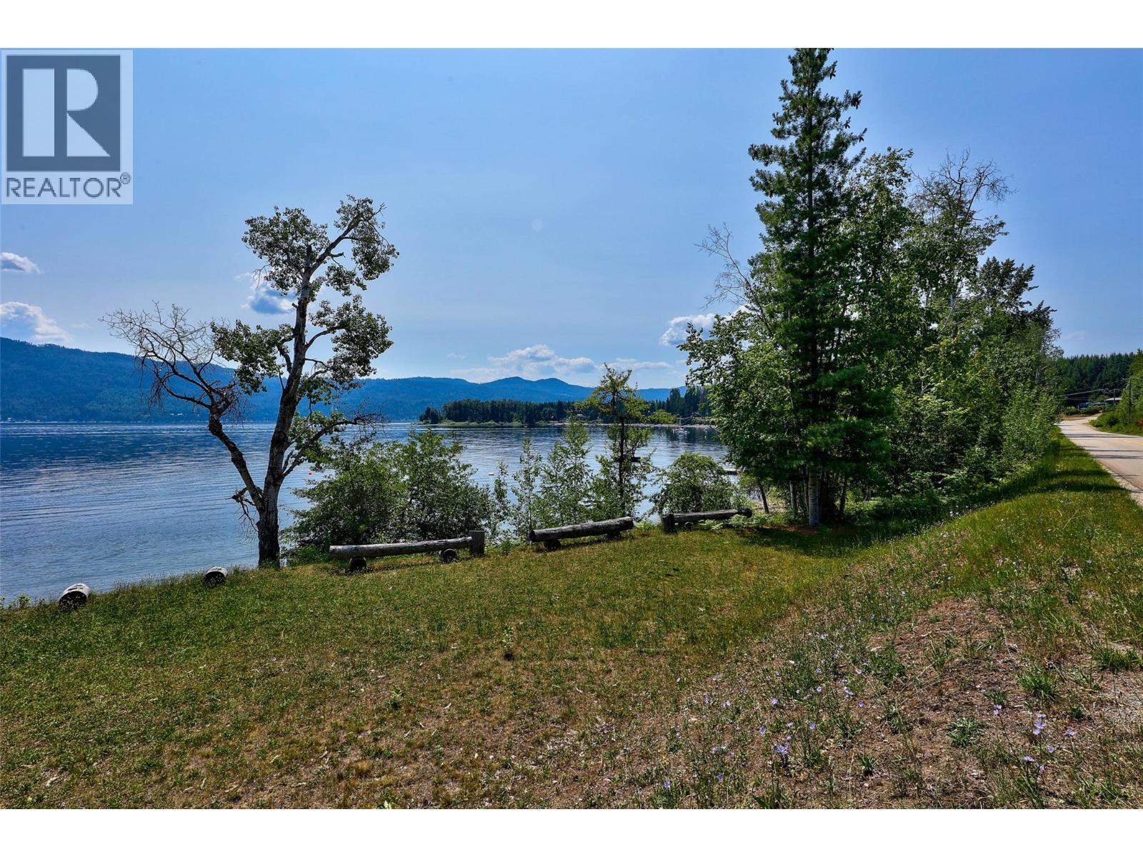 6297 Squilax-Anglemont Road - 17