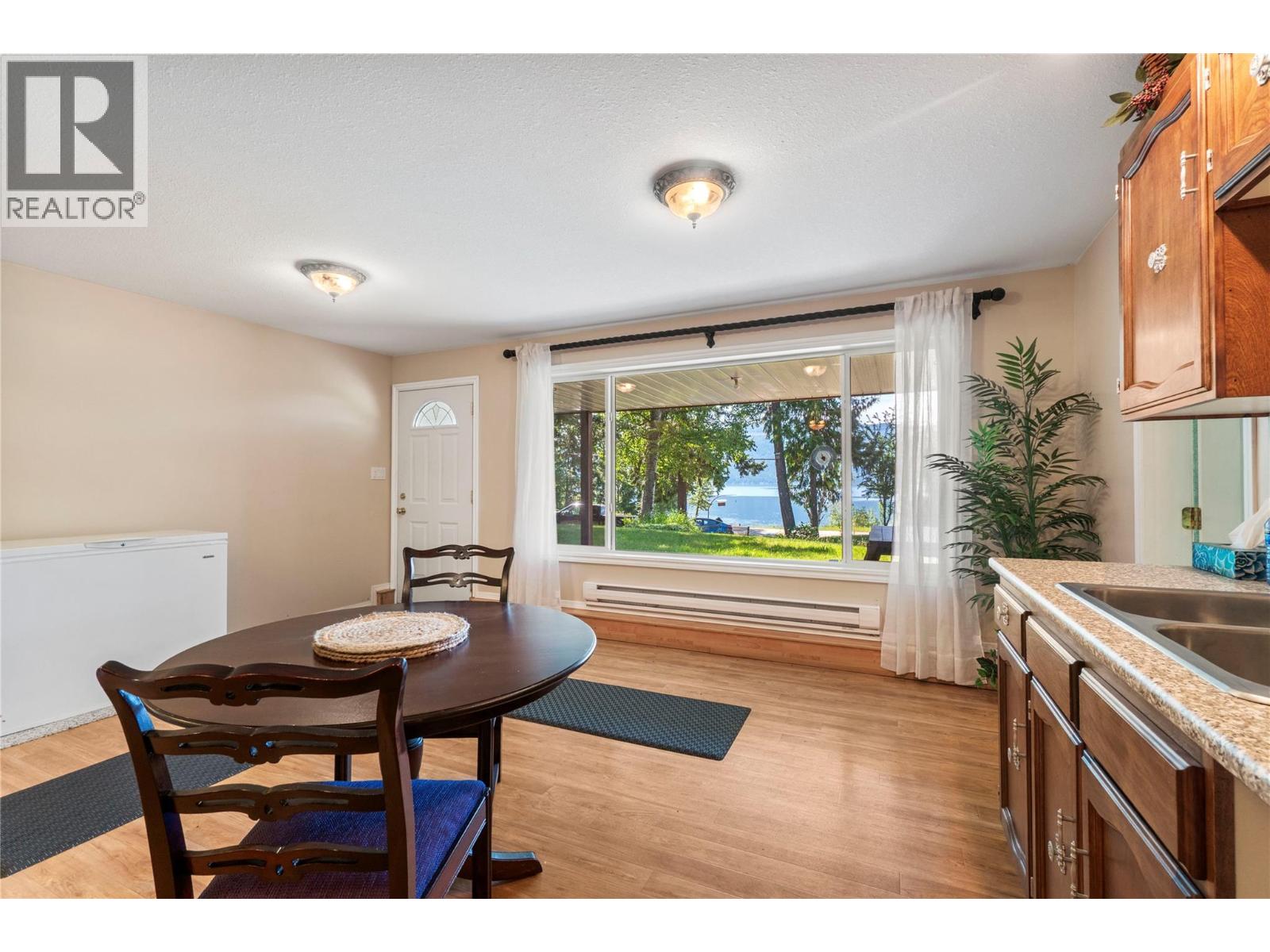 6297 Squilax-Anglemont Road - 57
