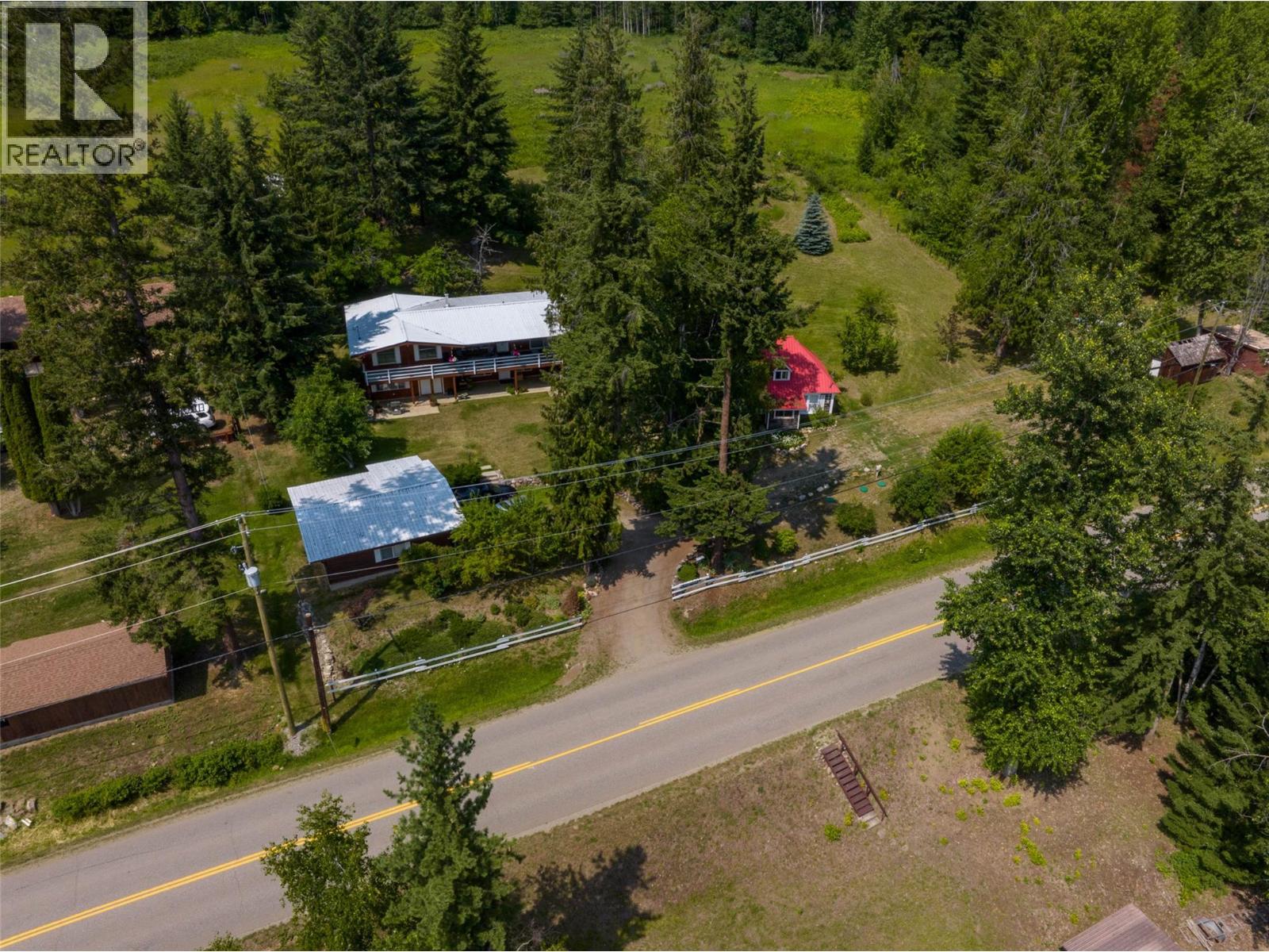 6297 Squilax-Anglemont Road - 26