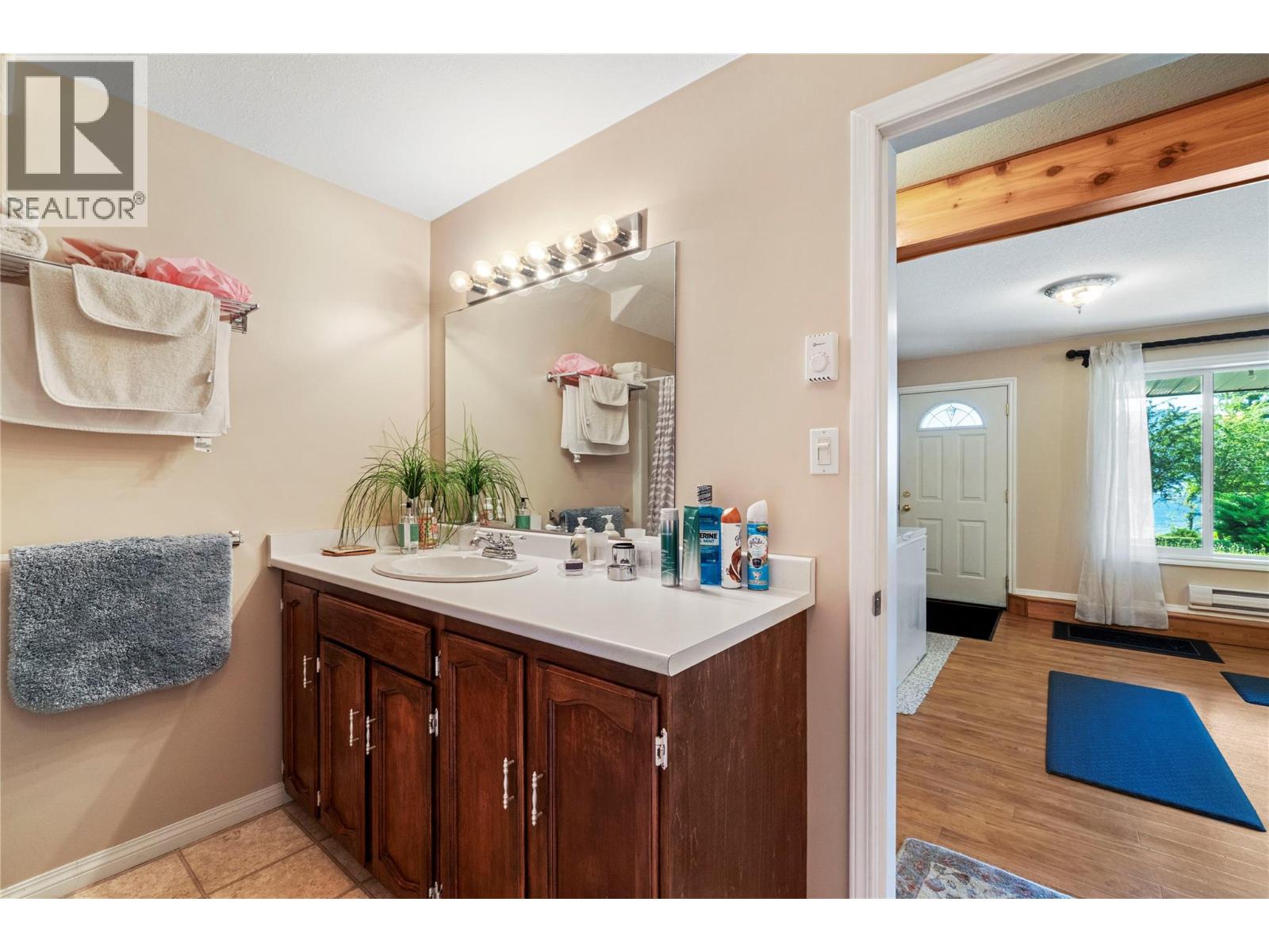 6297 Squilax-Anglemont Road - 53