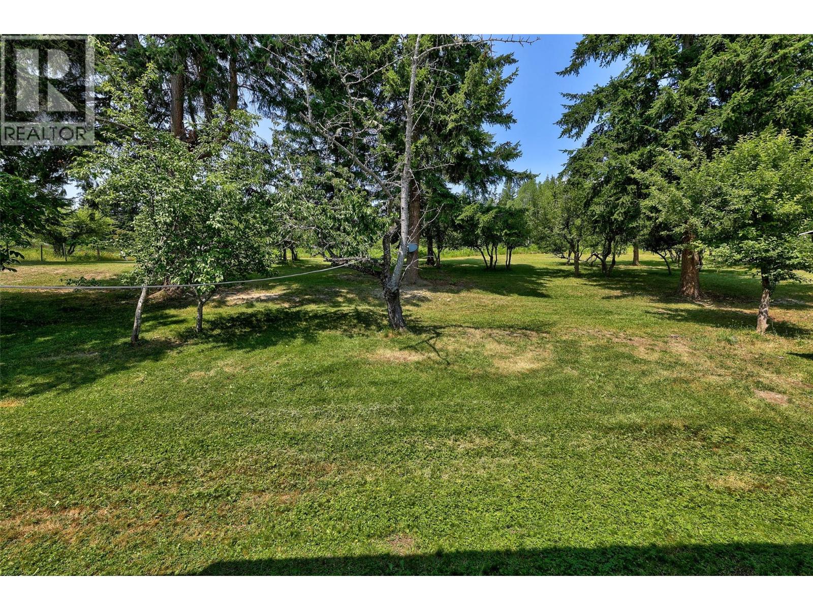 6297 Squilax-Anglemont Road - Image 9