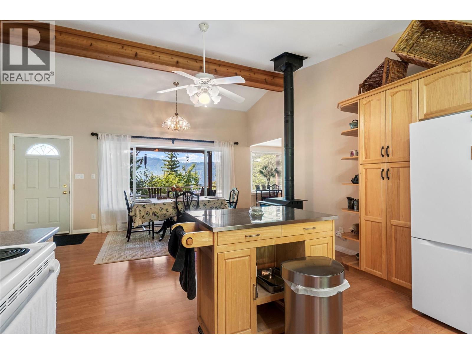 6297 Squilax-Anglemont Road - 32