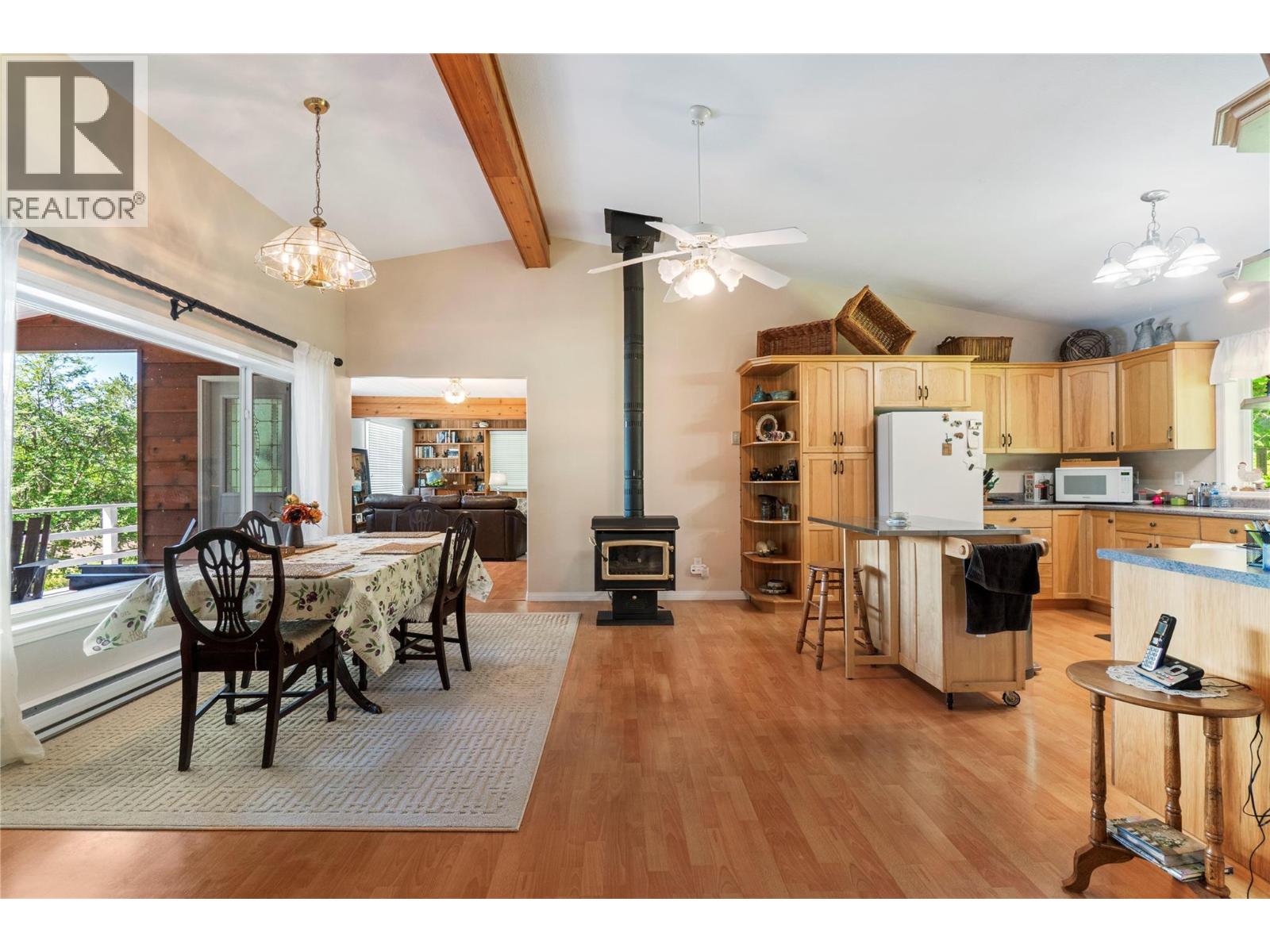6297 Squilax-Anglemont Road - 39