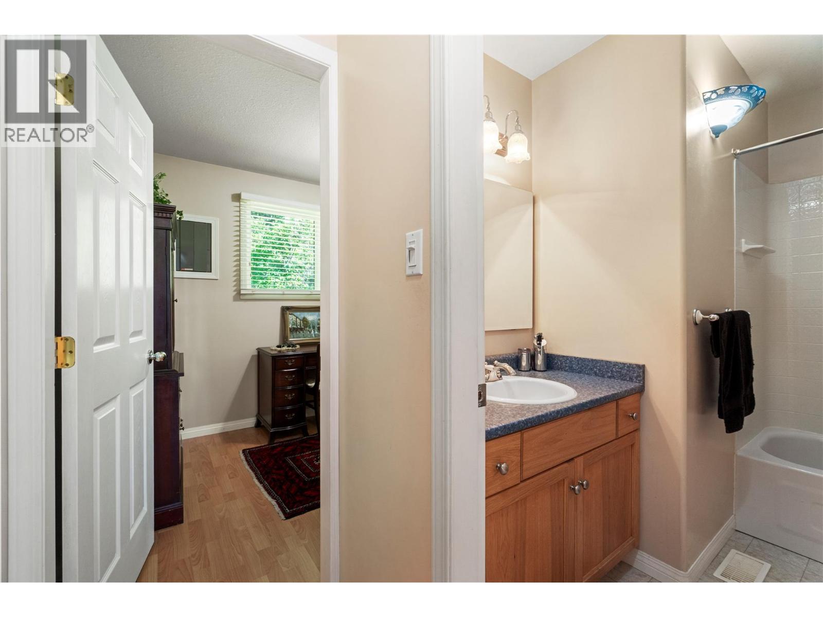 6297 Squilax-Anglemont Road - 44