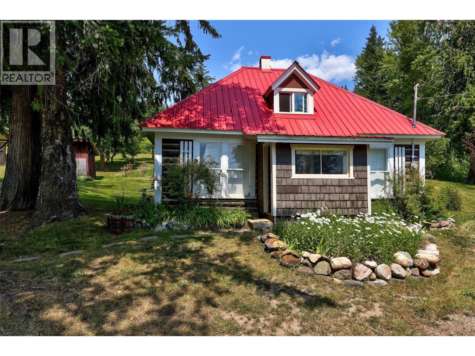 6297 Squilax-Anglemont Road - 11