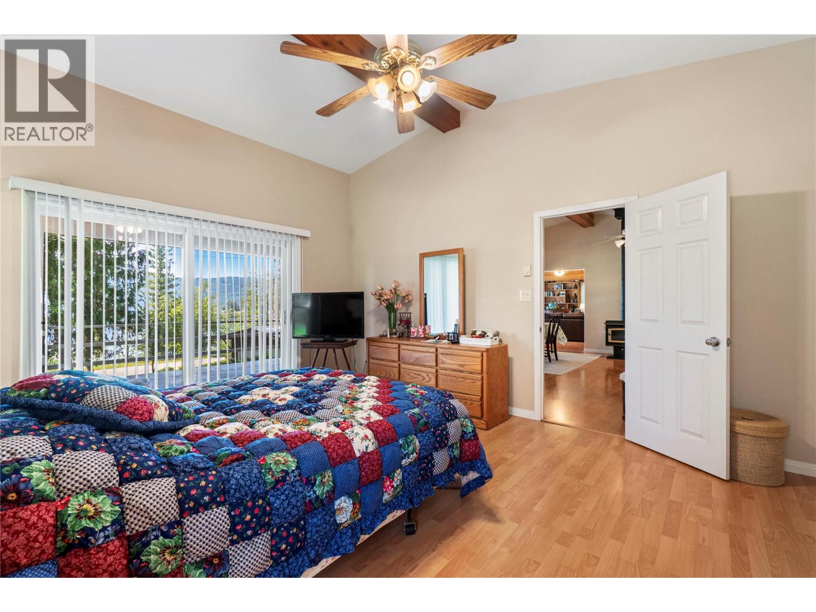 6297 Squilax-Anglemont Road - 38