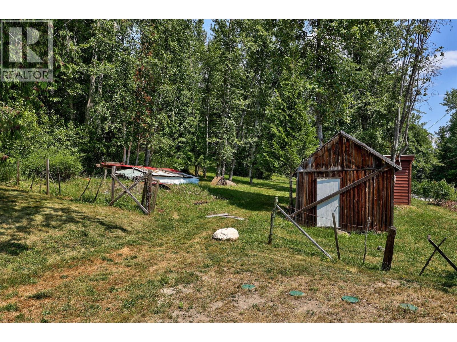 6297 Squilax-Anglemont Road - 12