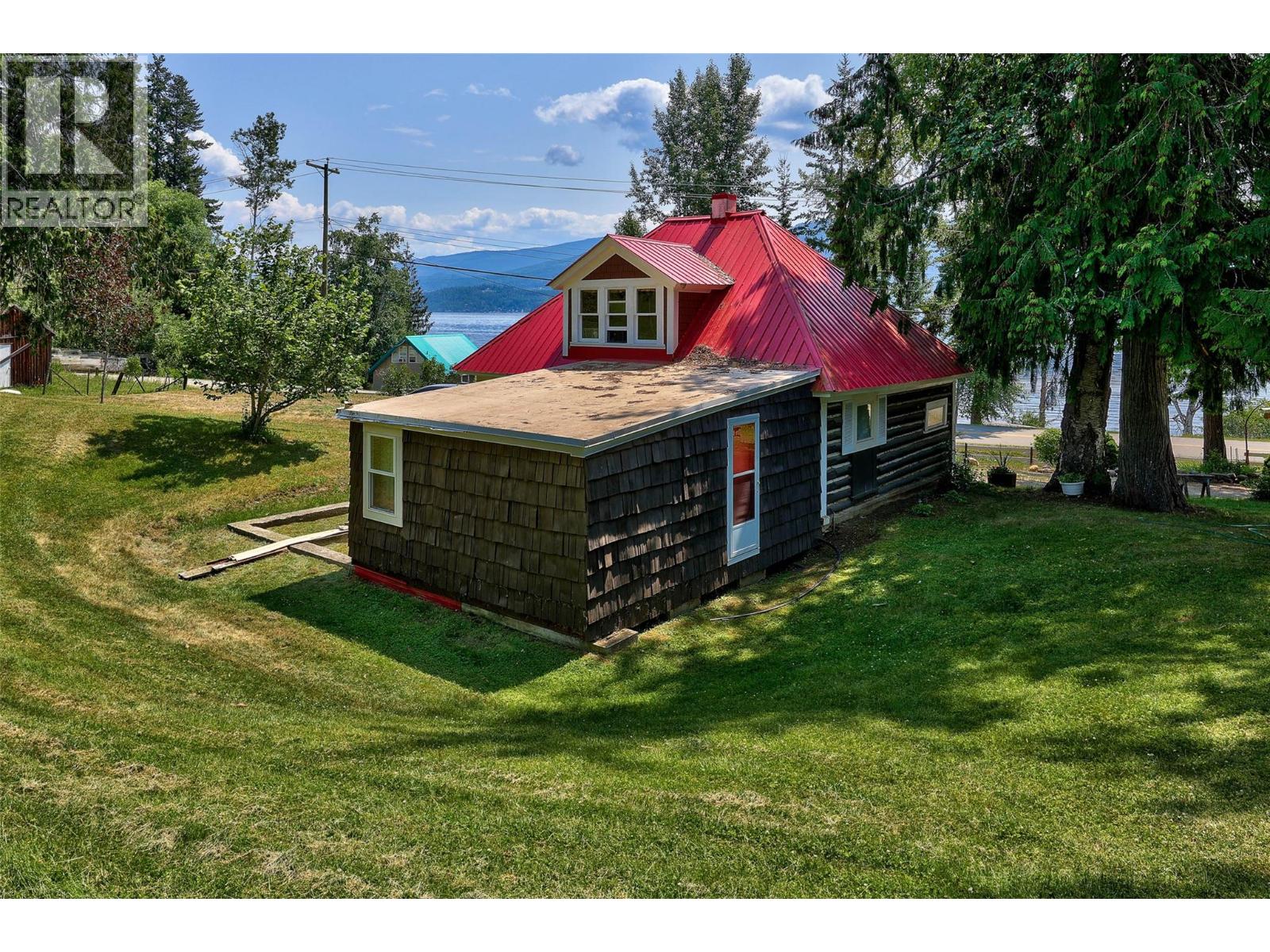 6297 Squilax-Anglemont Road - 16