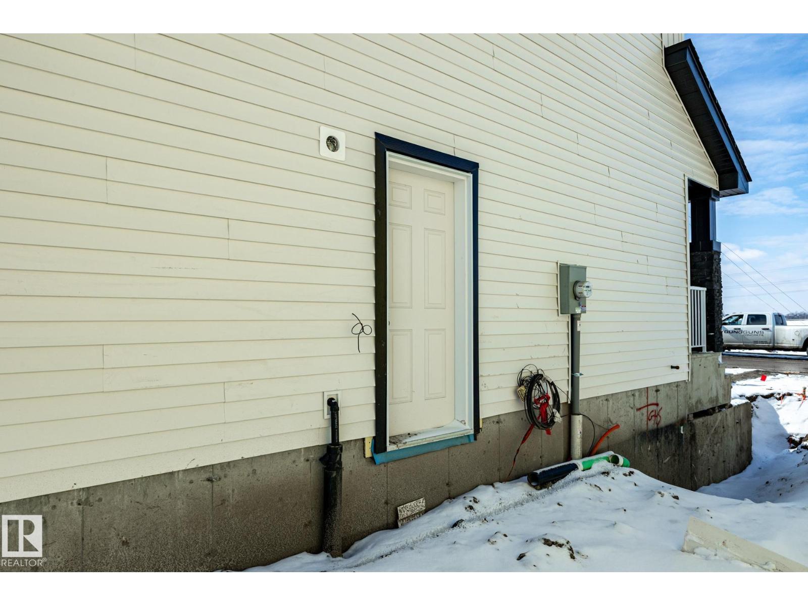 15647 2 ST NE - 3