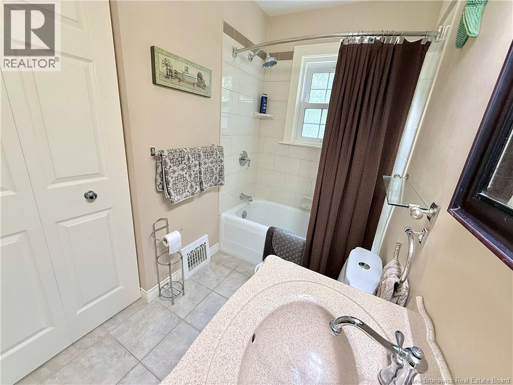 386 Salisbury Road - 13