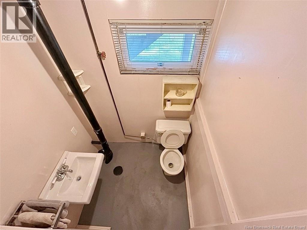386 Salisbury Road - 22