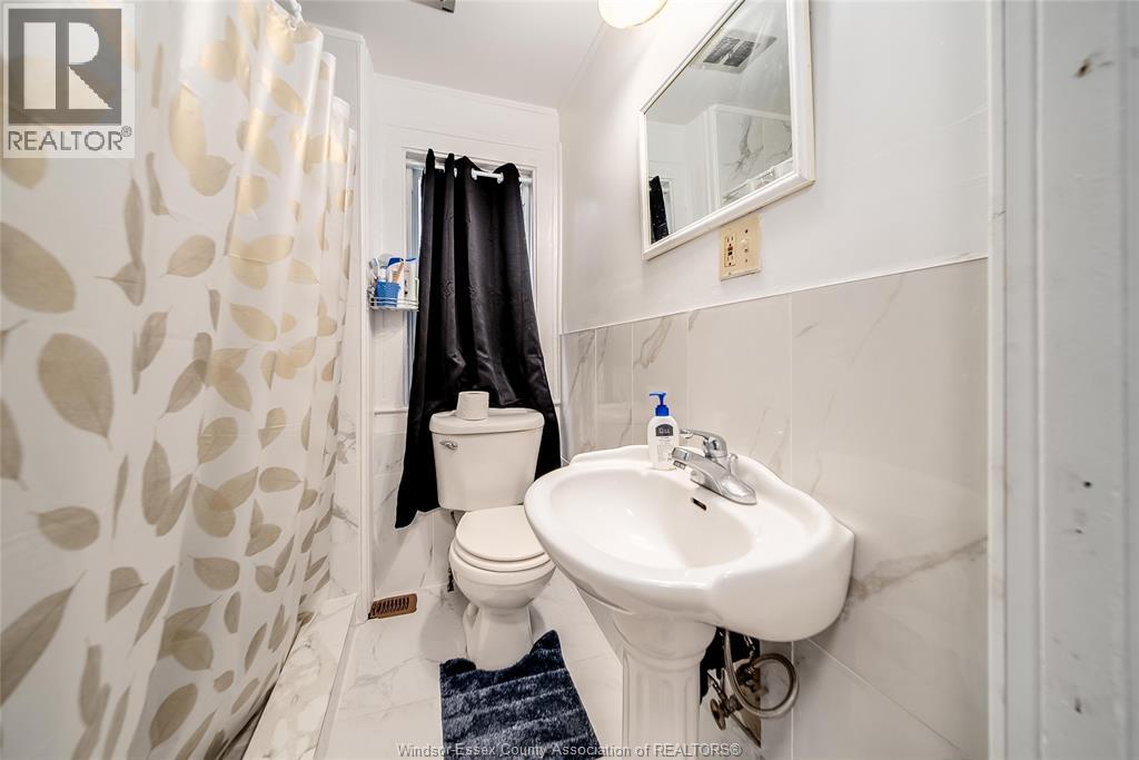 1531 WINDSOR AVENUE - 24