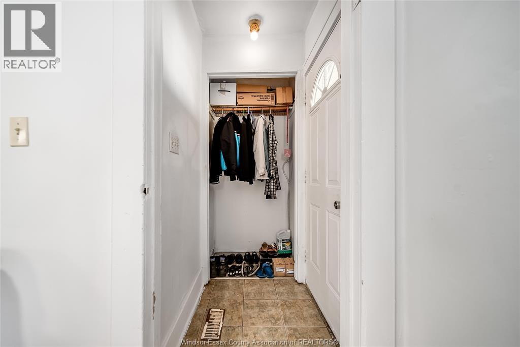 1531 WINDSOR AVENUE - 25