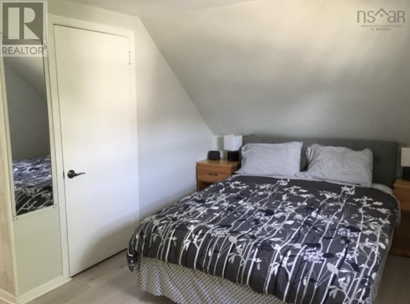 10352 1 Highway - 44