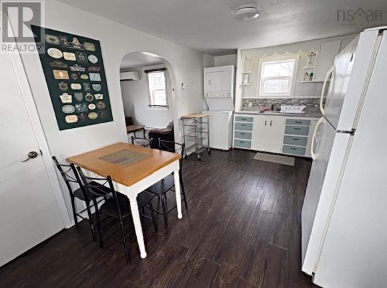 10352 1 Highway - 42