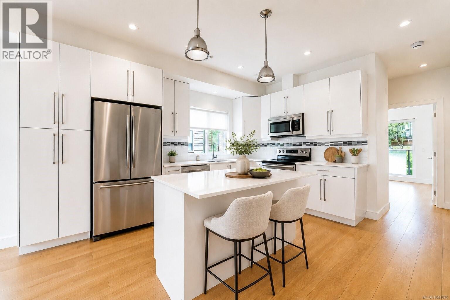 #157 300 Phelps Ave - 5