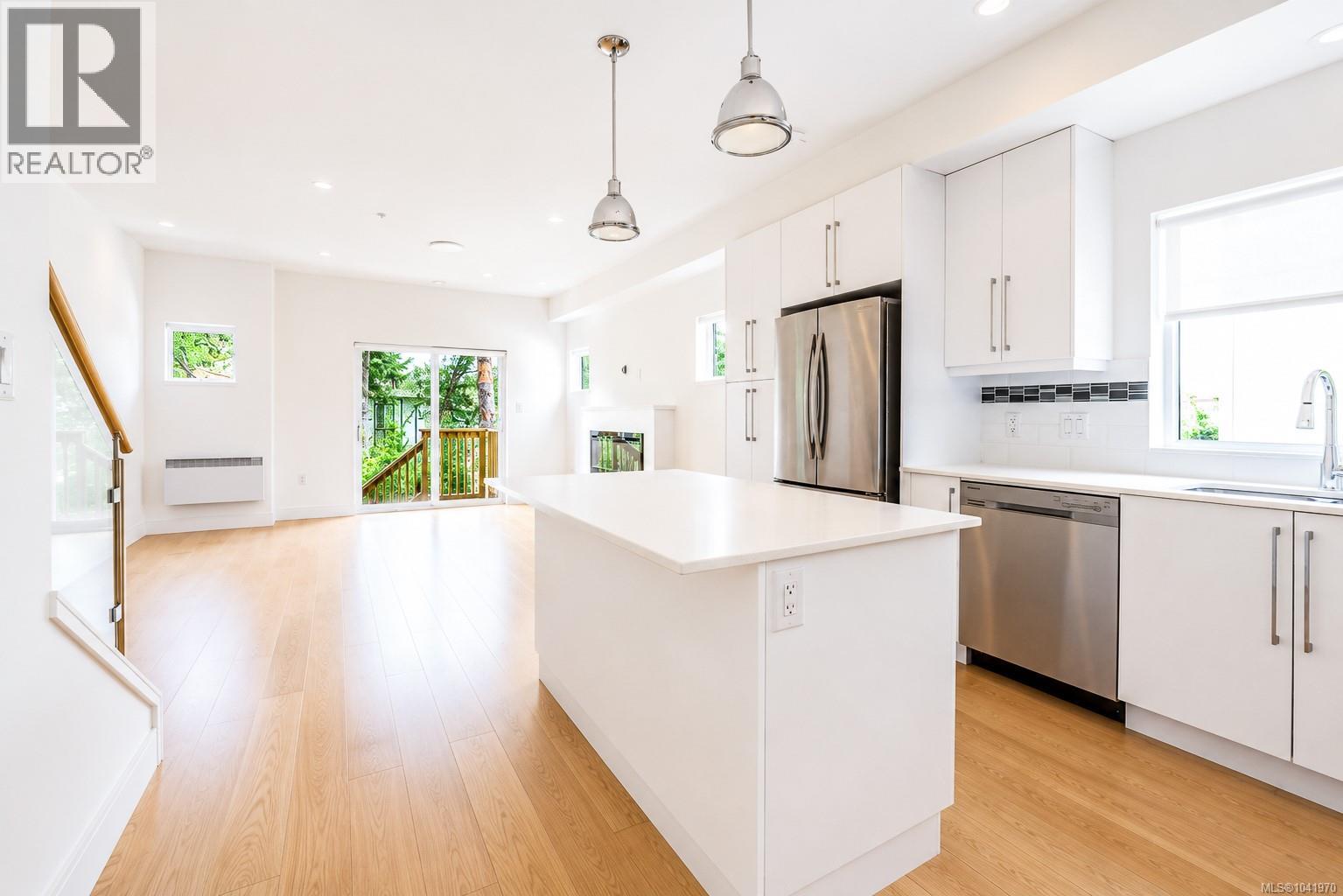 #157 300 Phelps Ave - 8