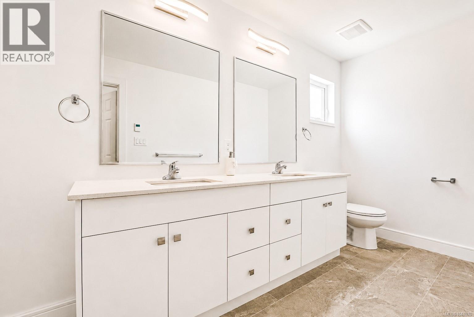 #157 300 Phelps Ave - 16