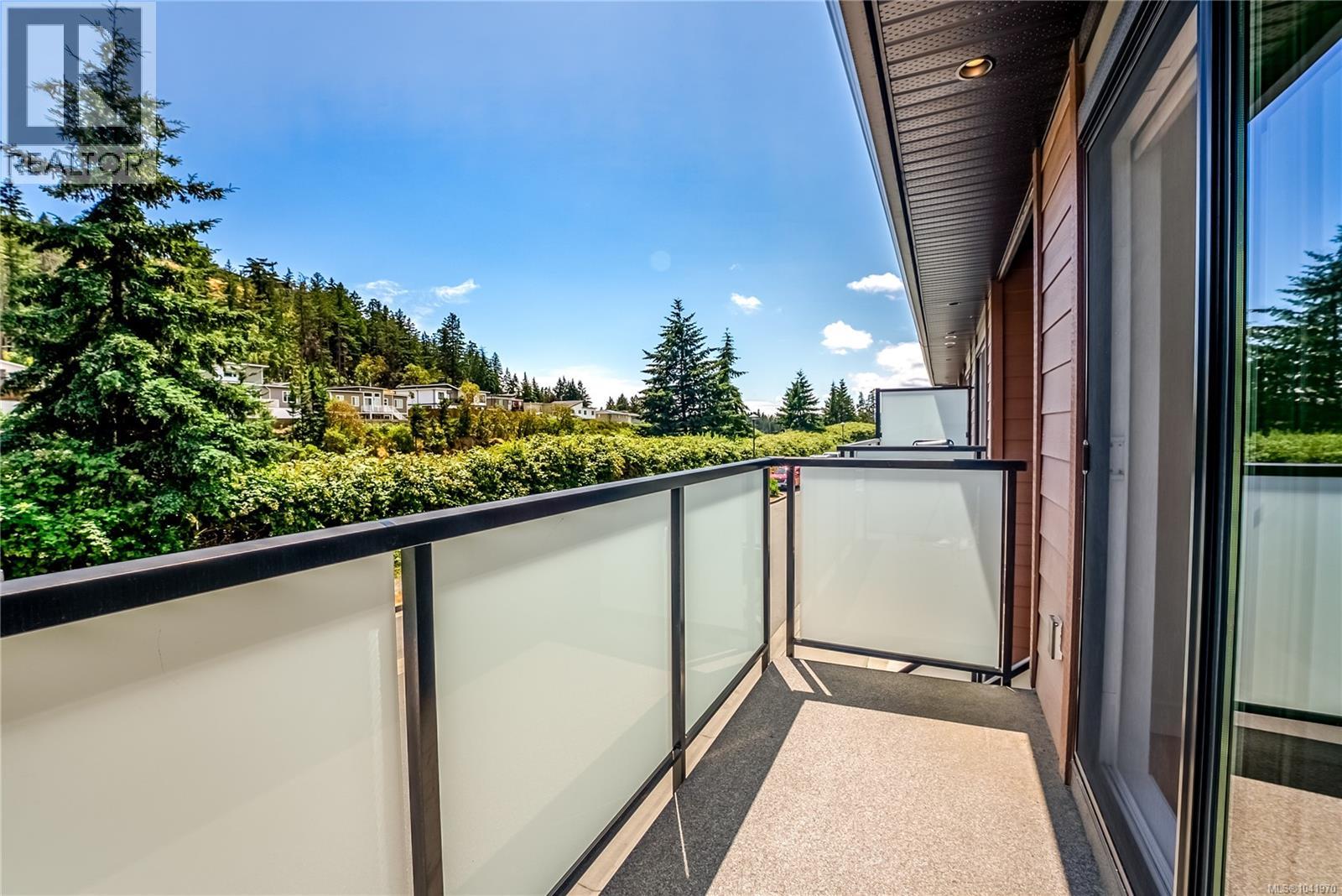 #157 300 Phelps Ave - 13