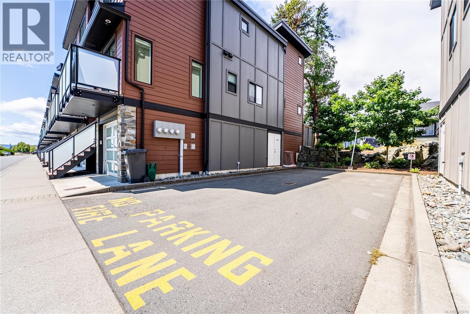 #157 300 Phelps Ave - 27